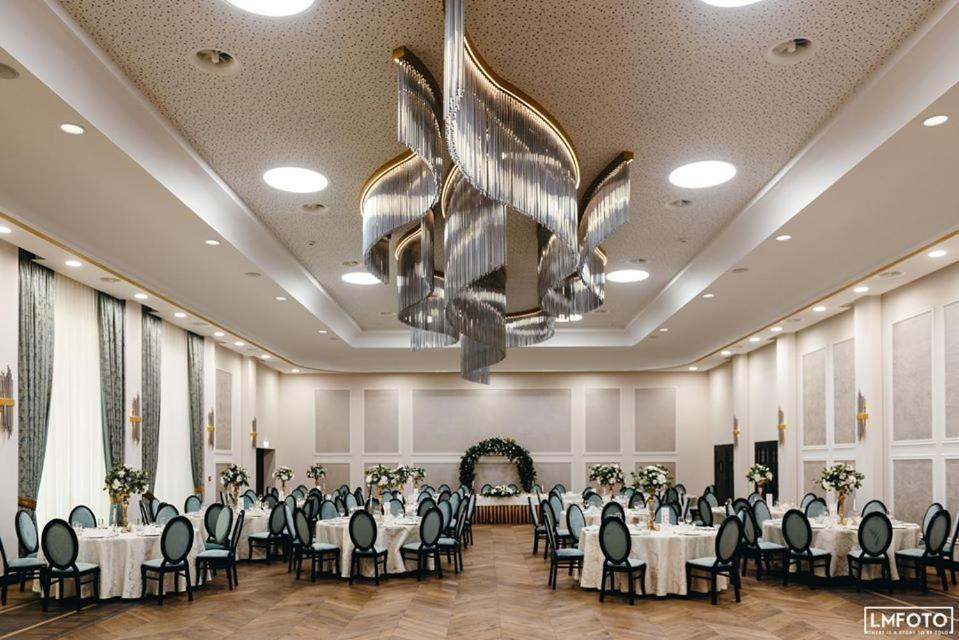 Hotel Debowy Dwor Ruda Rozaniecka Exteriér fotografie