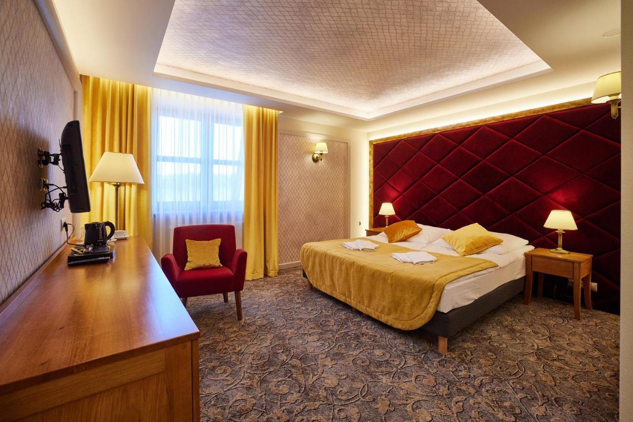Hotel Debowy Dwor Ruda Rozaniecka Exteriér fotografie