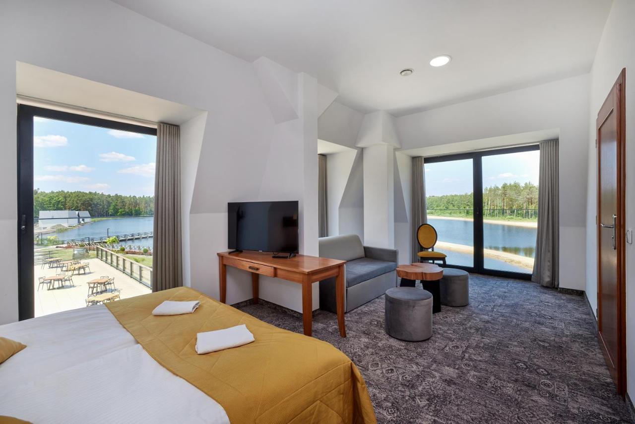 Hotel Debowy Dwor Ruda Rozaniecka Exteriér fotografie