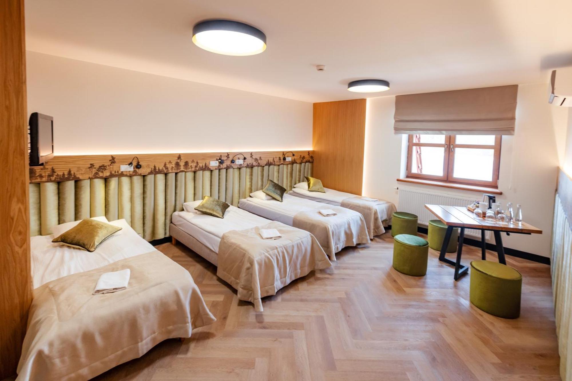 Hotel Debowy Dwor Ruda Rozaniecka Exteriér fotografie