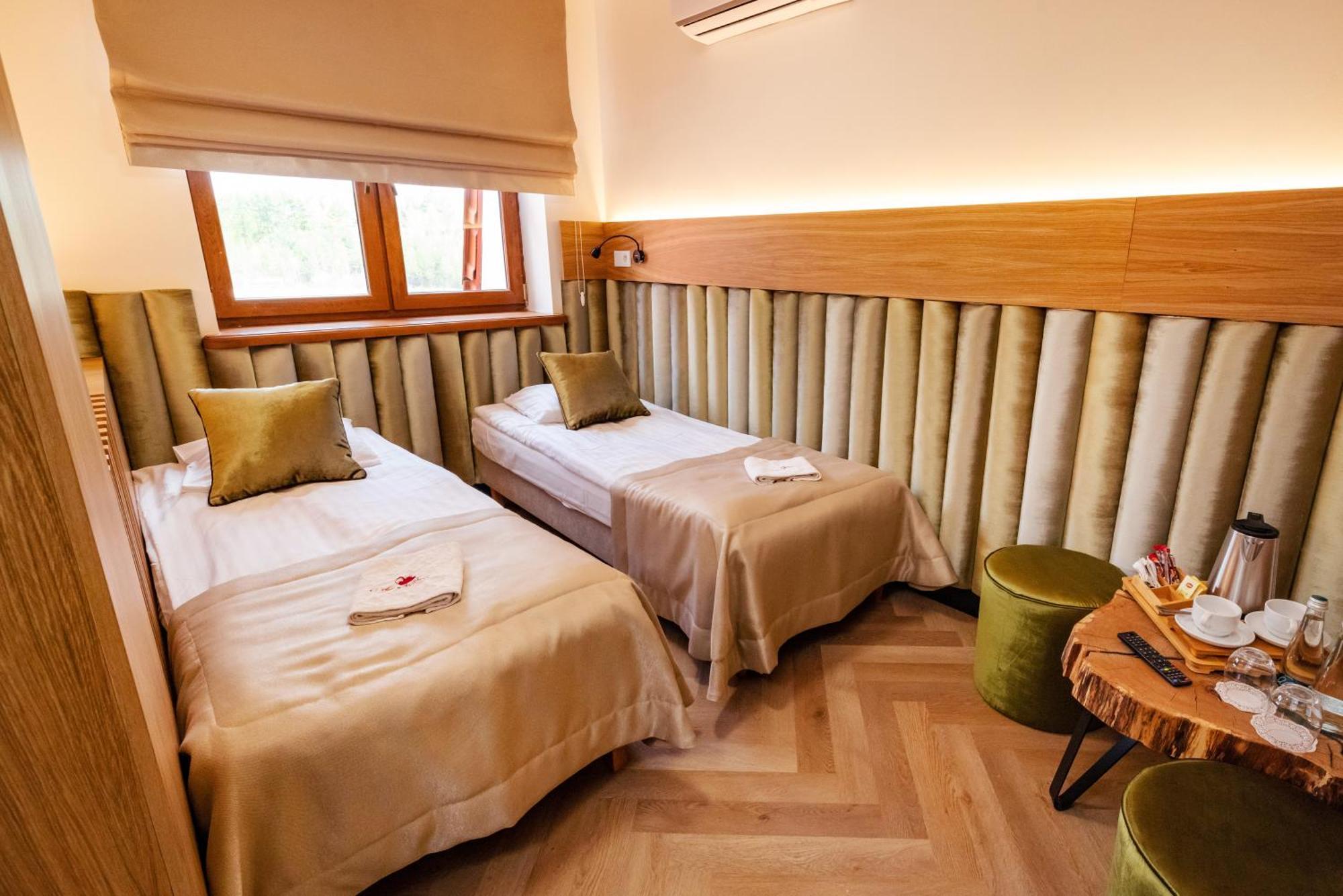 Hotel Debowy Dwor Ruda Rozaniecka Exteriér fotografie